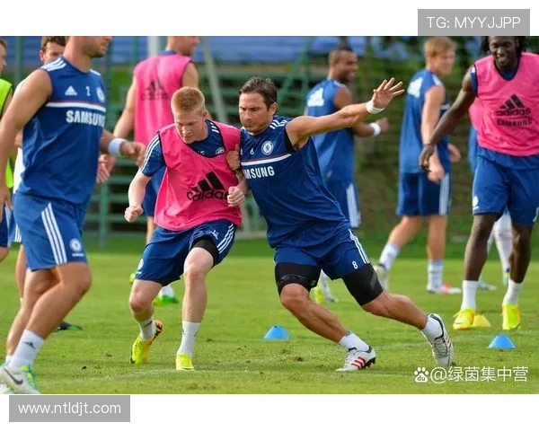 德布劳内与哈维中场能力对比：组织方式与比赛影响力差异