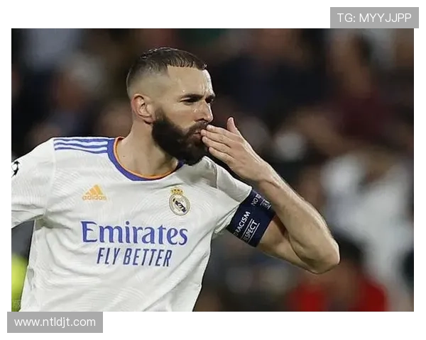 本泽马西甲+欧冠双线统治力解析：巅峰赛季含金量