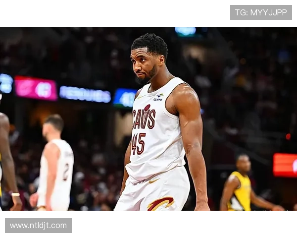 多诺万·米切尔背身单打效率提升显著，拉开与布克的得分差距